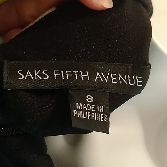 SAKS FIFTH AVENUE - Picture 5 of 6